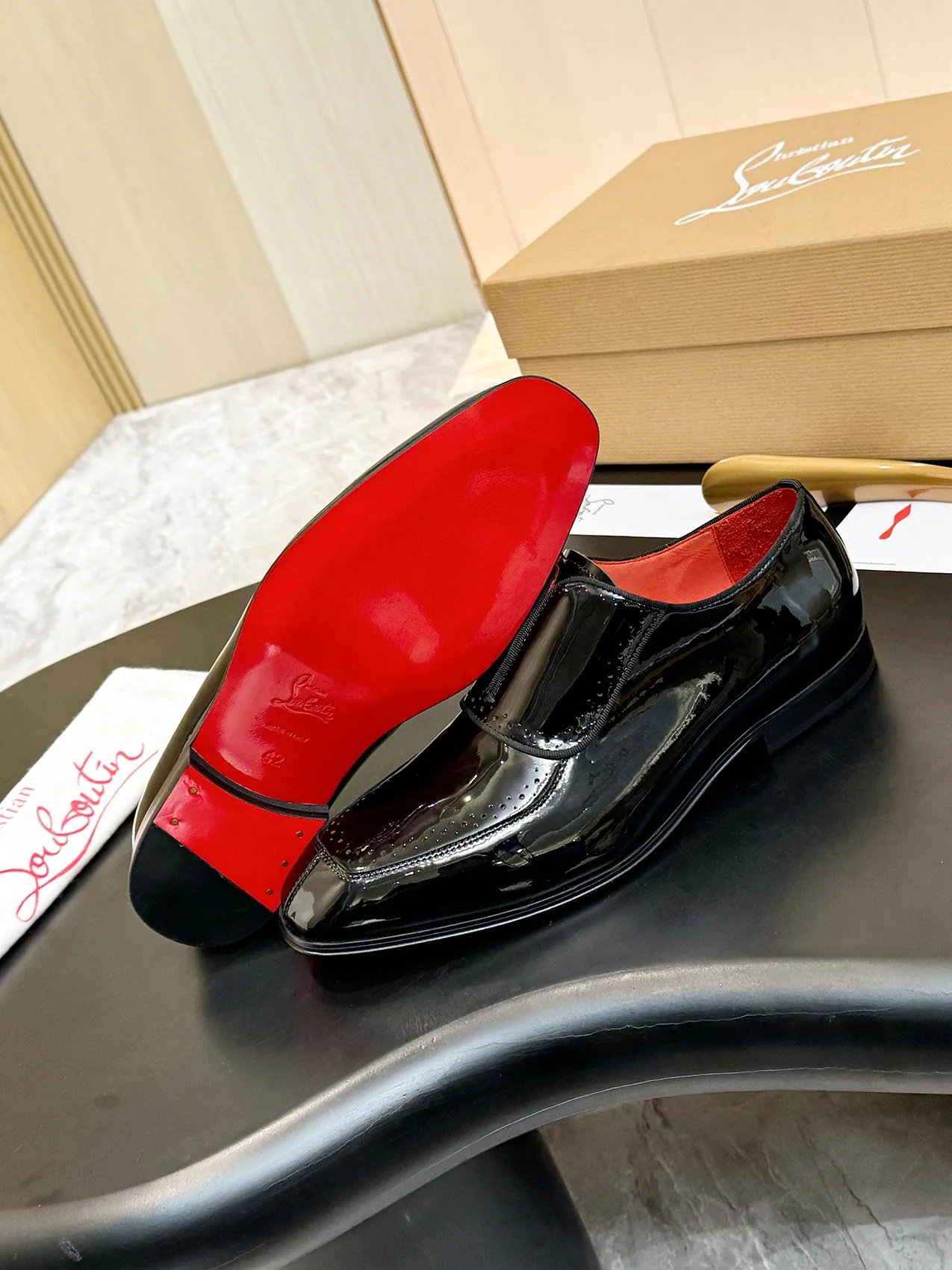 💰960 ••New real shots••CL～High-end men’s 👔Casual•loafers with red soles! ••🆑Genuine and top-quality goods from original orders ••✅💯 Purchase goods from top-quality original orders! Original imported patterned cowhide ➕Imported cowhide lining ➕Cowhide feet ➕Original leather outsole~🉑️Feel free to compare the authentic ones! Size: 39-44 (38.45.46.47 can be customized)